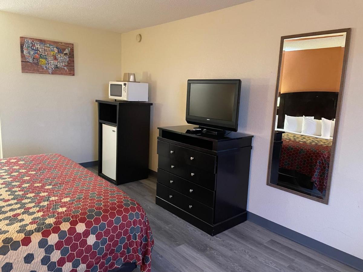Econo Inn&suites Hotel 2*